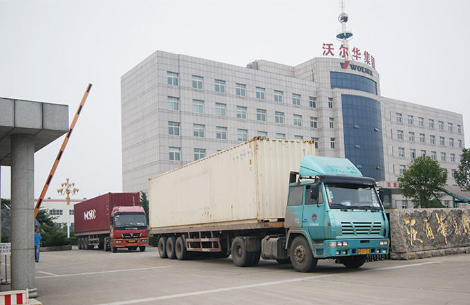沃爾華集團(tuán)20臺(tái)挖掘機(jī)順利出口中東地區(qū)